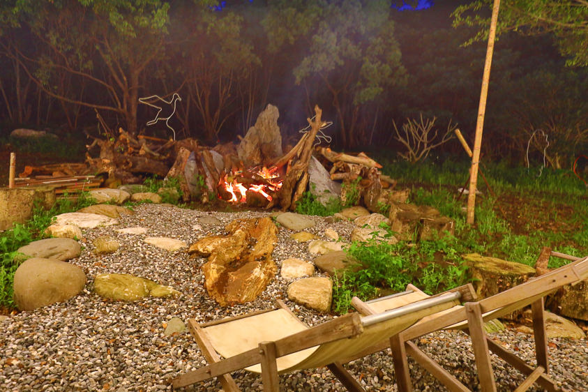 花蓮新景點|嘻餐町-賣火柴的餐桌。森林系營火餐桌、浪漫森林中享受奢華營火晚餐服務、寵物友善 - 第11張圖 花蓮新景點|嘻餐町-賣火柴的餐桌。森林系營火餐桌、浪漫森林中享受奢華營火晚餐服務、寵物友善