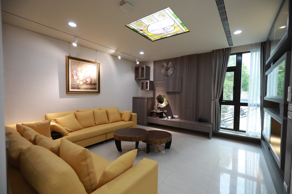 苗栗南庄｜樂吧溪畔莊園happy tails。結合寵物友善餐廳、寵物游泳池、寵物友善民宿、寵物安親的多元化豪華寵物園區