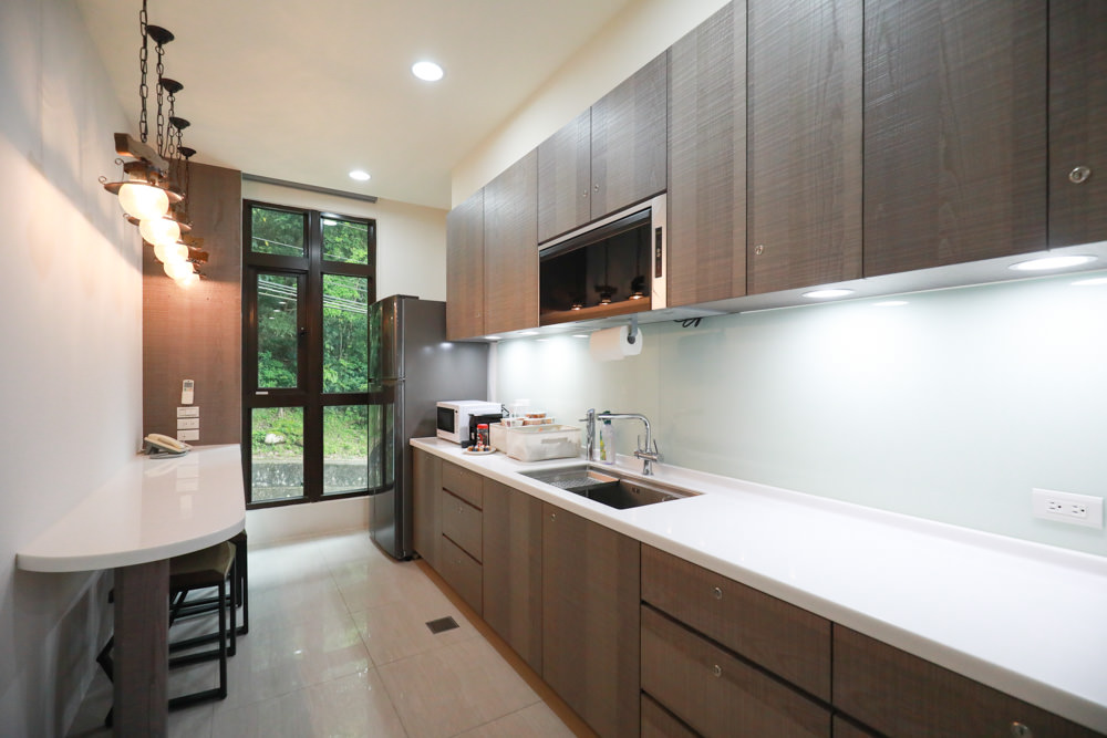 苗栗南庄｜樂吧溪畔莊園happy tails。結合寵物友善餐廳、寵物游泳池、寵物友善民宿、寵物安親的多元化豪華寵物園區