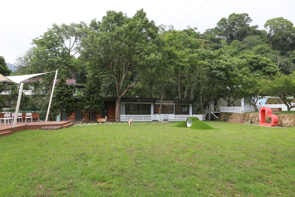 苗栗南庄｜樂吧溪畔莊園happy tails。結合寵物友善餐廳、寵物游泳池、寵物友善民宿、寵物安親的多元化豪華寵物園區