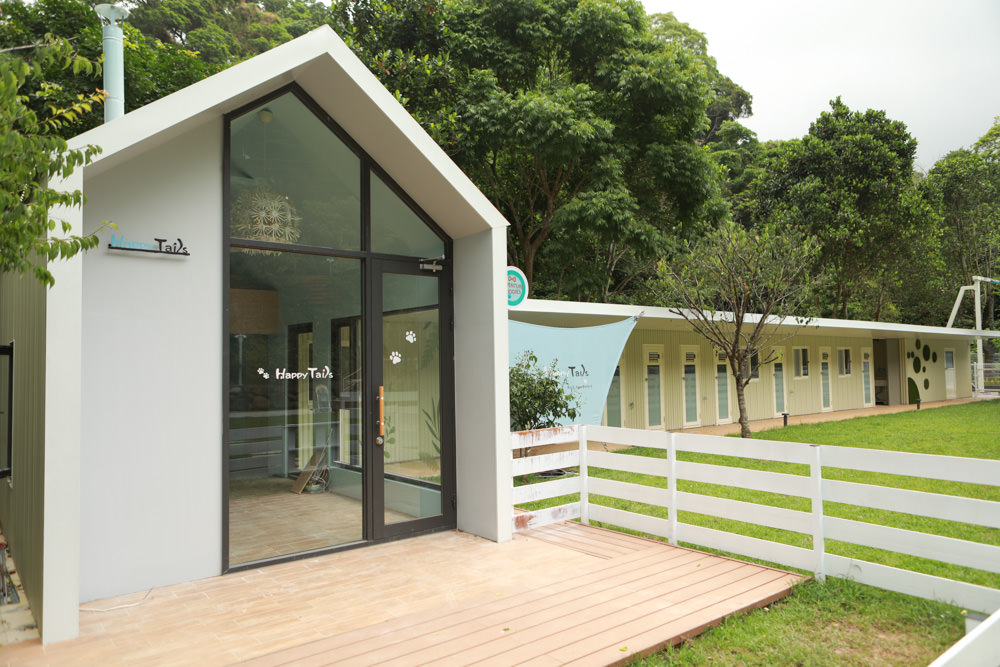 苗栗南庄｜樂吧溪畔莊園happy tails。結合寵物友善餐廳、寵物游泳池、寵物友善民宿、寵物安親的多元化豪華寵物園區