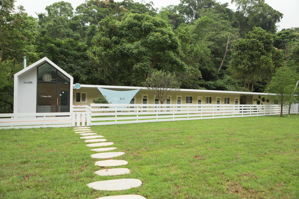 苗栗南庄｜樂吧溪畔莊園happy tails。結合寵物友善餐廳、寵物游泳池、寵物友善民宿、寵物安親的多元化豪華寵物園區