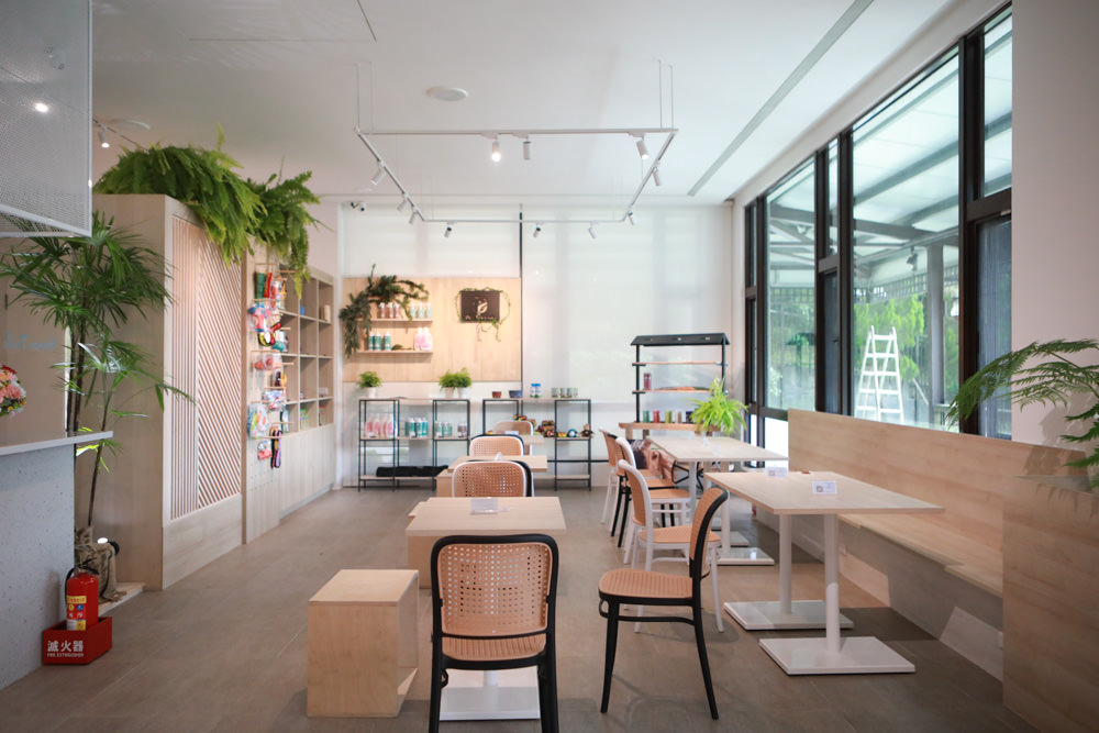 苗栗南庄｜樂吧溪畔莊園happy tails。結合寵物友善餐廳、寵物游泳池、寵物友善民宿、寵物安親的多元化豪華寵物園區