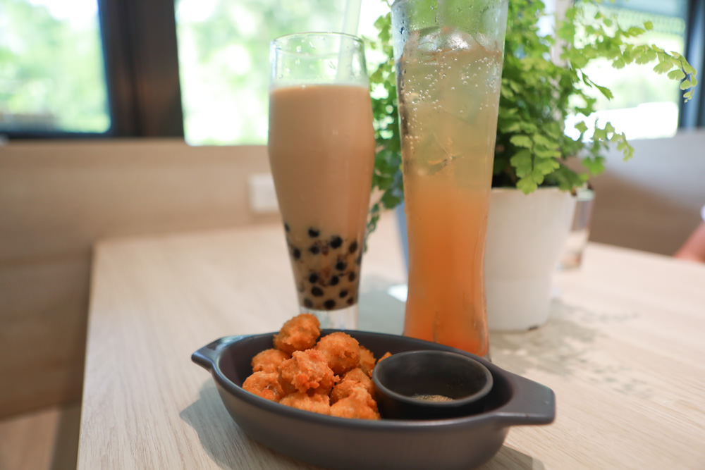 苗栗南庄｜樂吧溪畔莊園happy tails。結合寵物友善餐廳、寵物游泳池、寵物友善民宿、寵物安親的多元化豪華寵物園區