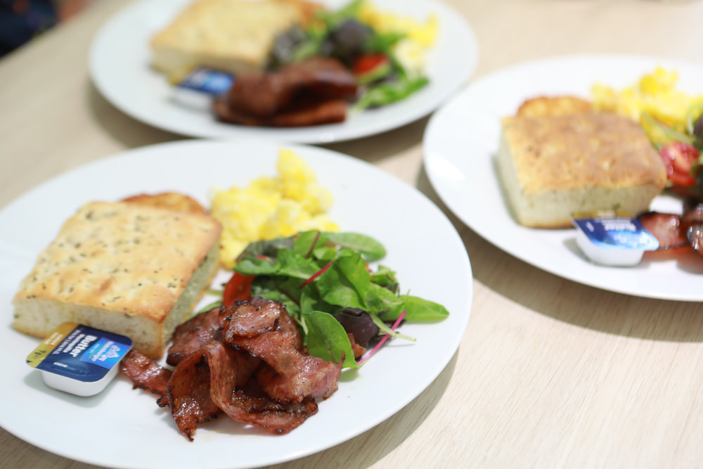 苗栗南庄｜樂吧溪畔莊園happy tails。結合寵物友善餐廳、寵物游泳池、寵物友善民宿、寵物安親的多元化豪華寵物園區