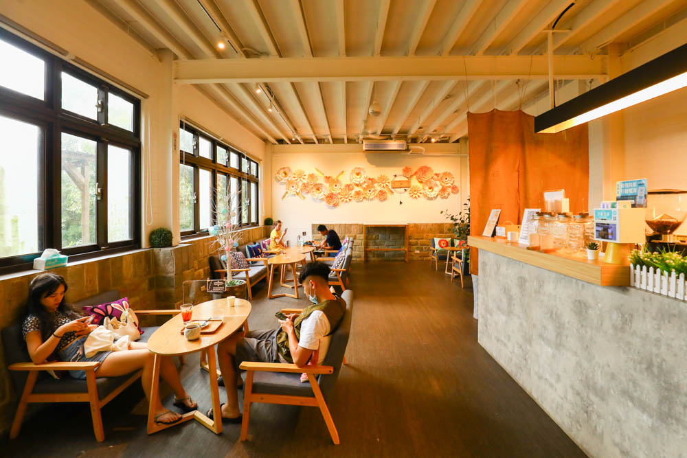 新北樹林景觀餐廳|TREE TOP KAFFA 樹頂上。秘境咖啡廳、寵物友善餐廳、網美打卡百萬山嵐美景、絕美夜景 - 第3張圖 新北樹林景觀餐廳|TREE TOP KAFFA 樹頂上。秘境咖啡廳、寵物友善餐廳、網美打卡百萬山嵐美景、絕美夜景