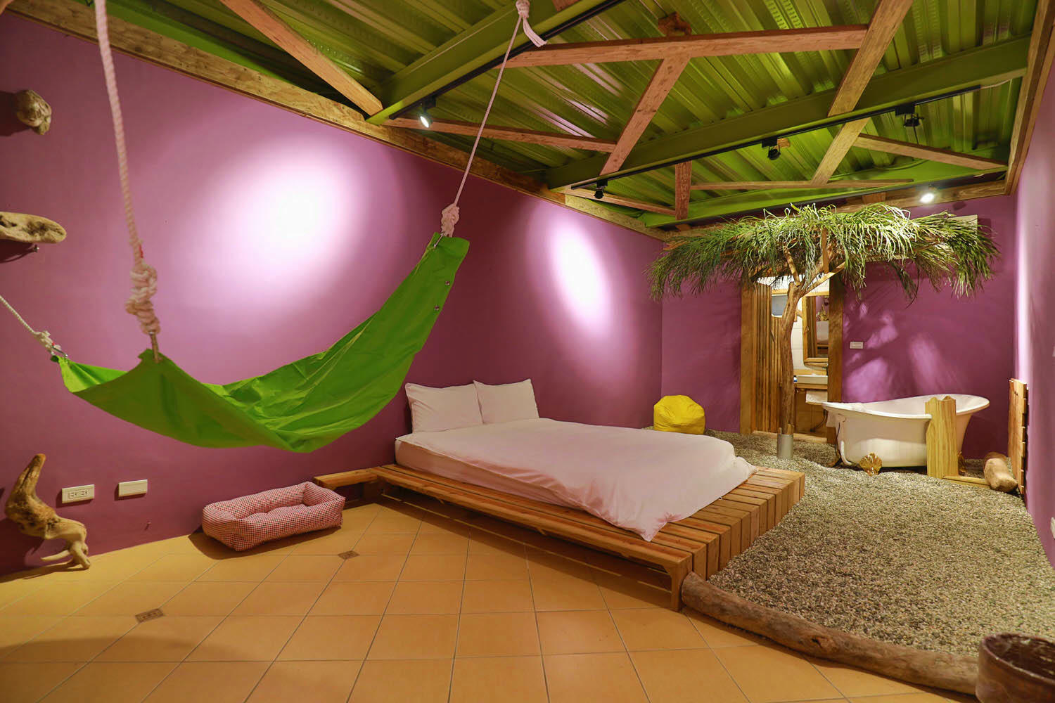 毛小海洋俱樂部｜花蓮鹽寮。花蓮寵物友善民宿、花蓮海景包棟民宿、露營風格美學、野營、星空電影院