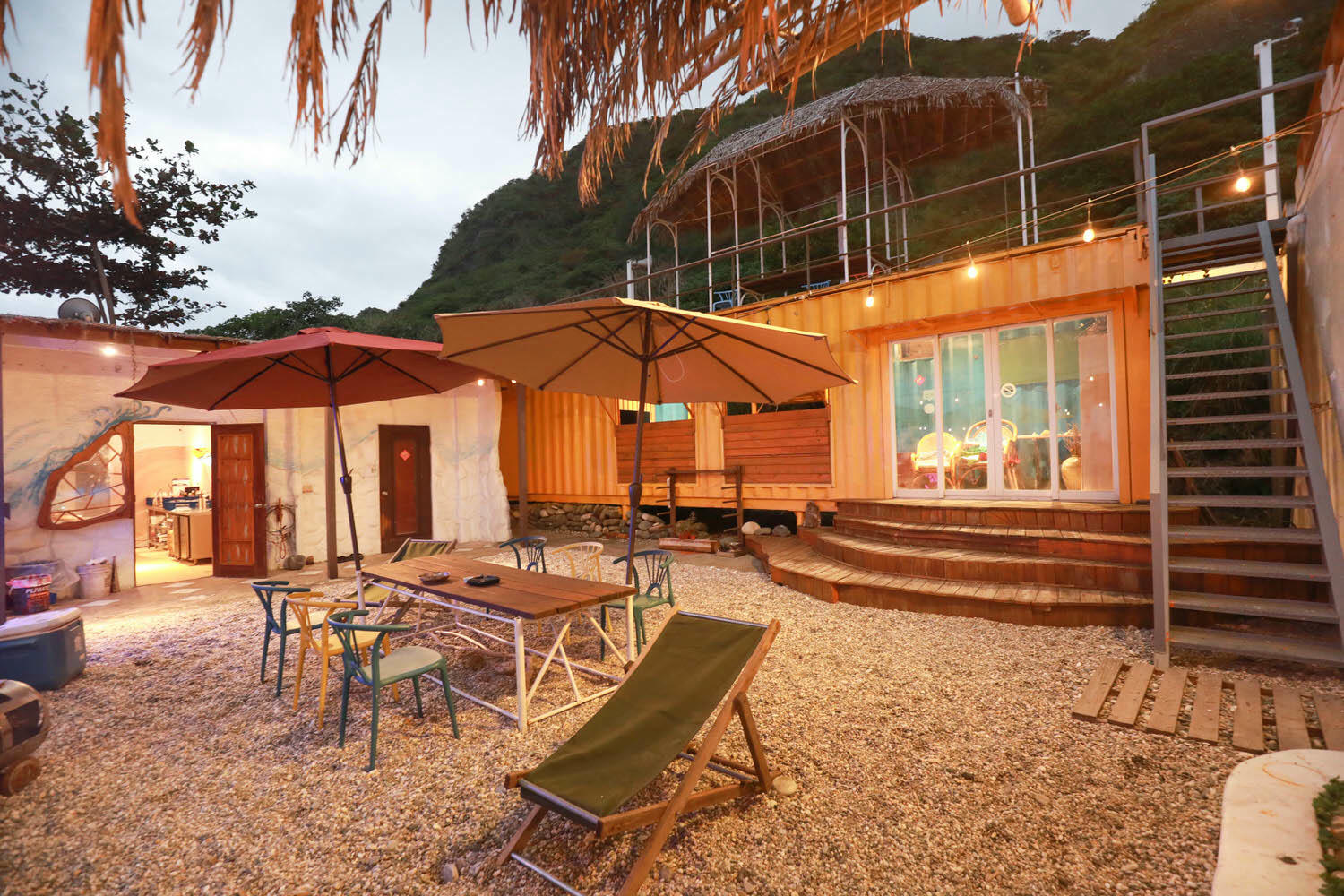 毛小海洋俱樂部｜花蓮鹽寮。花蓮寵物友善民宿、花蓮海景包棟民宿、露營風格美學、野營、星空電影院