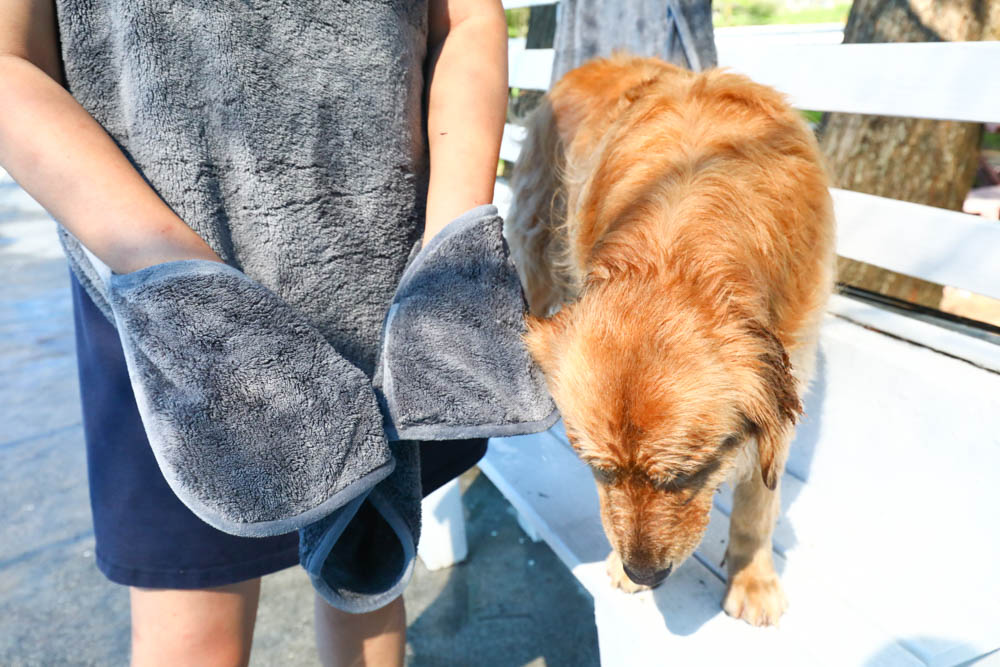 Petaum Apron Towel 寵物專用手感貼身吸水毛巾。多功能設計！可當洗澡圍裙、擦乾毛巾，還可以變身寵物浴袍、寵物洗澡游泳必備！