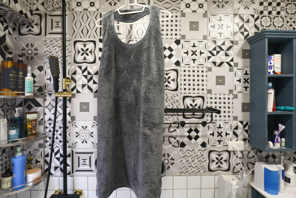 Petaum Apron Towel 寵物專用手感貼身吸水毛巾。多功能設計！可當洗澡圍裙、擦乾毛巾，還可以變身寵物浴袍、寵物洗澡游泳必備！