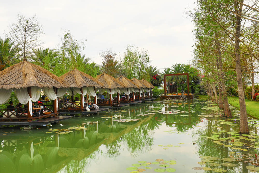 屏東里港美食|水明漾活蝦景觀餐廳。秒穿峇里島風情,坐在發呆亭品嚐熱炒蝦料理、寵物友善 - 第5張圖 屏東里港美食|水明漾活蝦景觀餐廳。秒穿峇里島風情,坐在發呆亭品嚐熱炒蝦料理、寵物友善