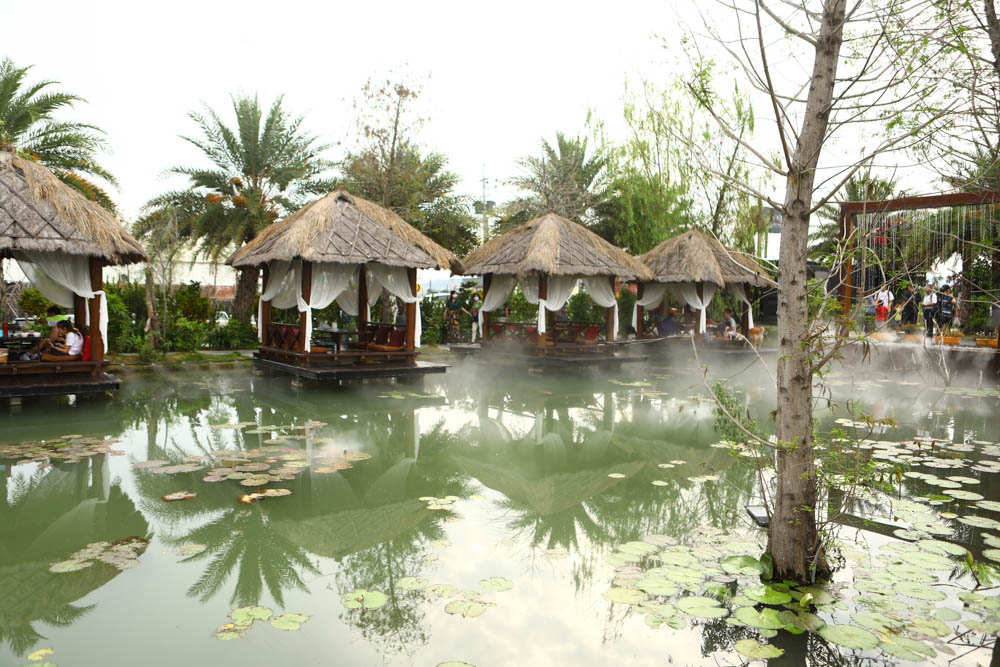屏東里港美食|水明漾活蝦景觀餐廳。秒穿峇里島風情,坐在發呆亭品嚐熱炒蝦料理、寵物友善 - 第16張圖 屏東里港美食|水明漾活蝦景觀餐廳。秒穿峇里島風情,坐在發呆亭品嚐熱炒蝦料理、寵物友善