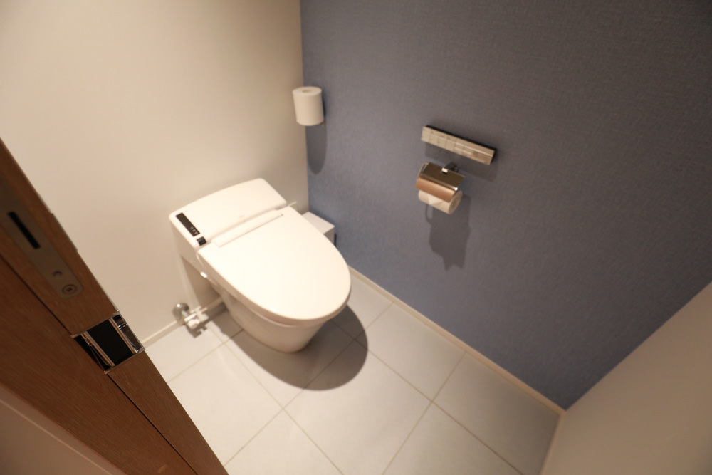 沖繩新飯店｜星野集團 BEB5 沖繩瀨良垣 Hoshino Resorts BEB5 Okinawa Seragaki。無邊際游泳池、青年公寓式旅館、房間內有小廚房