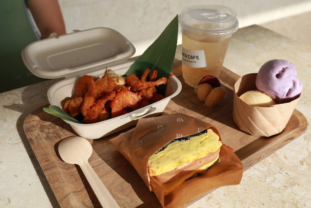 沖繩讀谷｜星野咖啡廳Banta Cafe。沖繩絕美海景咖啡廳、座落私密沙灘小海灣旁的石崖上、沖繩中部最佳海景咖啡廳