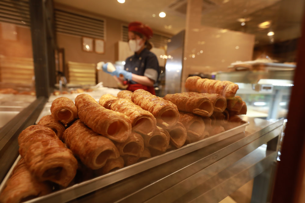 沖繩北部親子景點｜名護鳳梨園、全新推出恐龍冒險之旅 。可愛吸睛自動駕駛鳳梨號導覽車、雨天備案