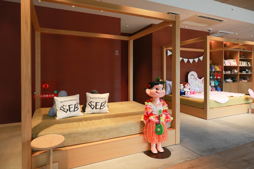 沖繩新飯店｜星野集團 BEB5 沖繩瀨良垣 Hoshino Resorts BEB5 Okinawa Seragaki。無邊際游泳池、青年公寓式旅館、房間內有小廚房