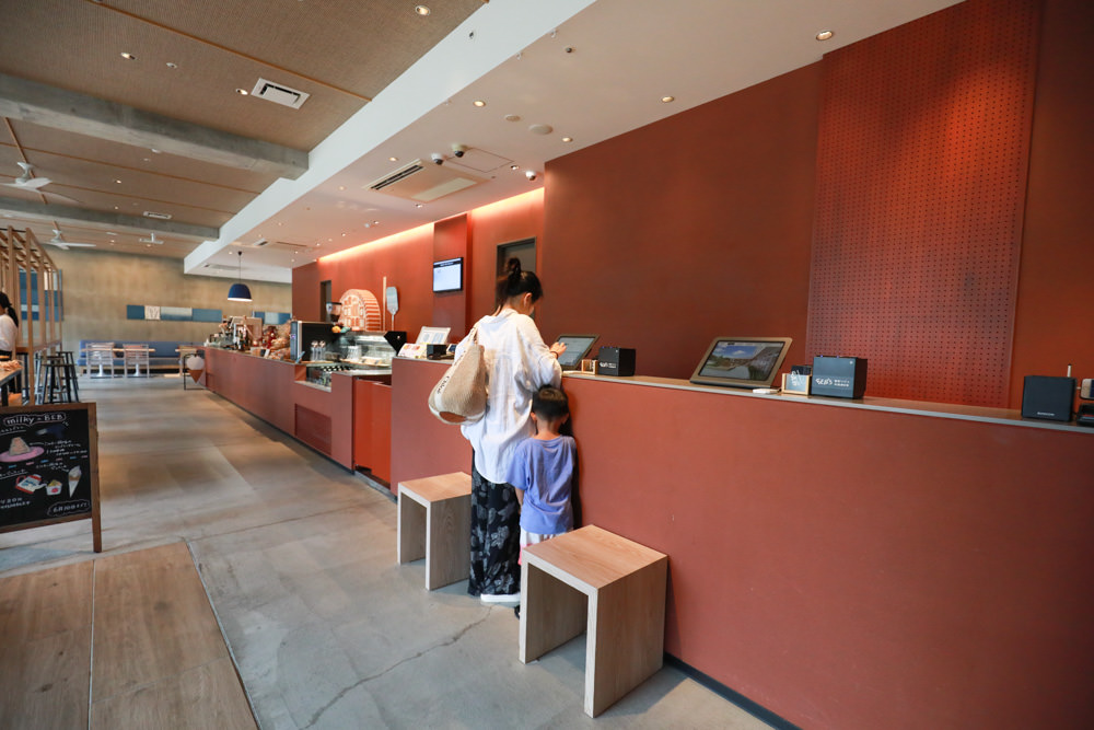 沖繩新飯店｜星野集團 BEB5 沖繩瀨良垣 Hoshino Resorts BEB5 Okinawa Seragaki。無邊際游泳池、青年公寓式旅館、房間內有小廚房