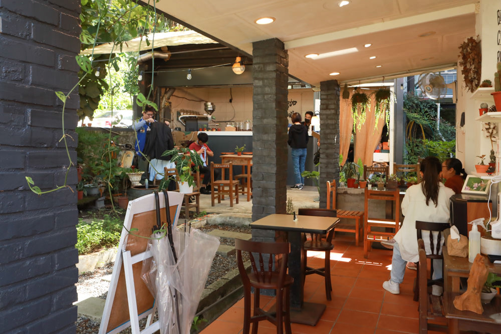 新店安坑美食｜波波咖啡 Bo Coffee Roaster（波豆商行）。寵物友善餐廳、隱藏山中的老宅咖啡廳