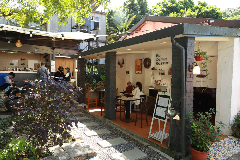 新店安坑美食|波波咖啡 Bo Coffee Roaster(波豆商行)。寵物友善餐廳、隱藏山中的老宅咖啡廳 - 第5張圖 新店安坑美食|波波咖啡 Bo Coffee Roaster(波豆商行)。寵物友善餐廳、隱藏山中的老宅咖啡廳
