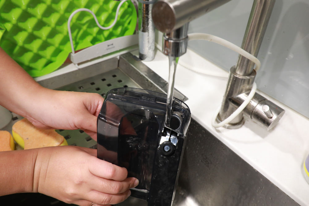 OSOTEK 順造H200黑豹無線吸拖一體洗地機。6合一吸塵/拖地/吸水/除菌/自動清潔/熱烘乾、全方位地板清潔、清潔打掃必備神器