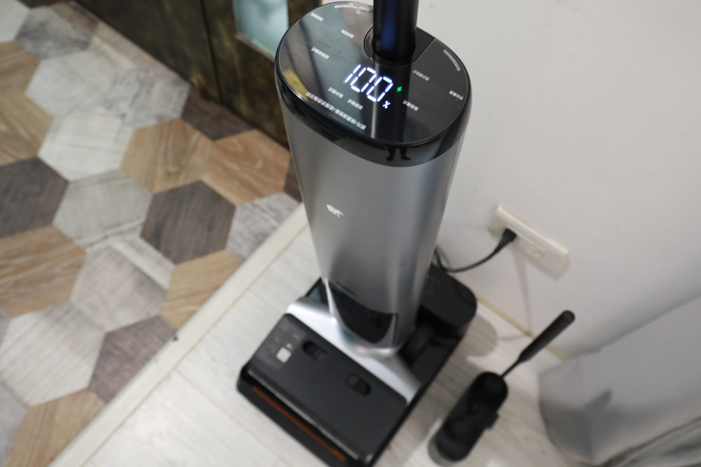 OSOTEK 順造H200黑豹無線吸拖一體洗地機。6合一吸塵/拖地/吸水/除菌/自動清潔/熱烘乾、全方位地板清潔、清潔打掃必備神器