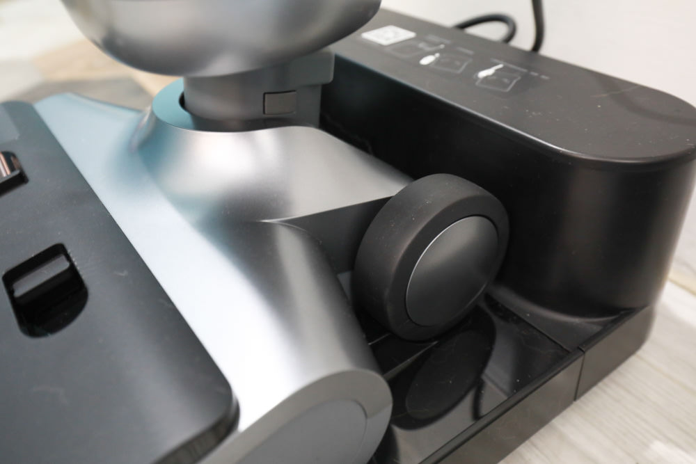 OSOTEK 順造H200黑豹無線吸拖一體洗地機。6合一吸塵/拖地/吸水/除菌/自動清潔/熱烘乾、全方位地板清潔、清潔打掃必備神器