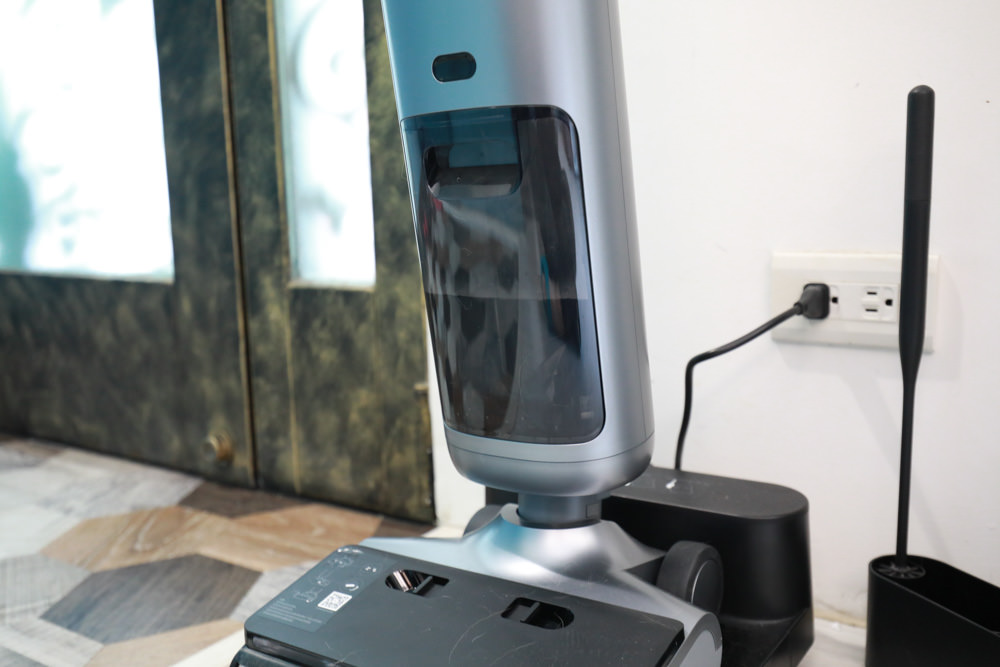 OSOTEK 順造H200黑豹無線吸拖一體洗地機。6合一吸塵/拖地/吸水/除菌/自動清潔/熱烘乾、全方位地板清潔、清潔打掃必備神器