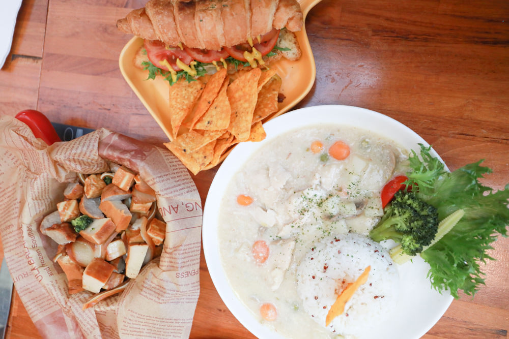 台北淡水美食景點|Binma Area 134玻璃屋咖啡廳。寵物友善餐廳、森林系咖啡廳、攝影基地、網美咖啡廳、淡水天元宮附近 - 第26張圖 台北淡水美食景點|Binma Area 134玻璃屋咖啡廳。寵物友善餐廳、森林系咖啡廳、攝影基地、網美咖啡廳、淡水天元宮附近