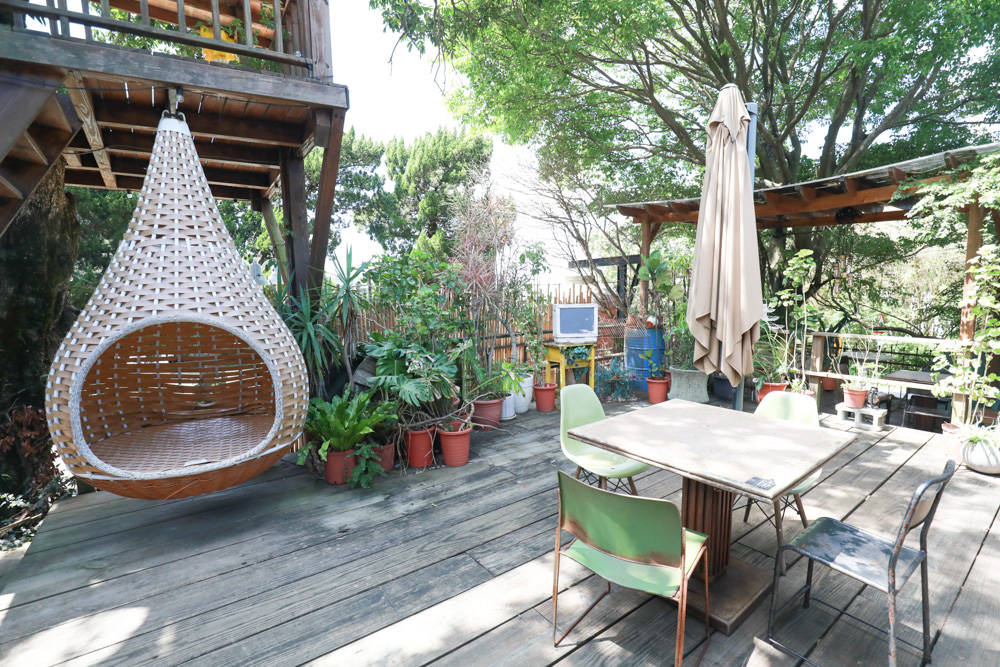 台北淡水美食景點｜Binma Area 134玻璃屋咖啡廳。寵物友善餐廳、森林系咖啡廳、攝影基地、網美咖啡廳、淡水天元宮附近