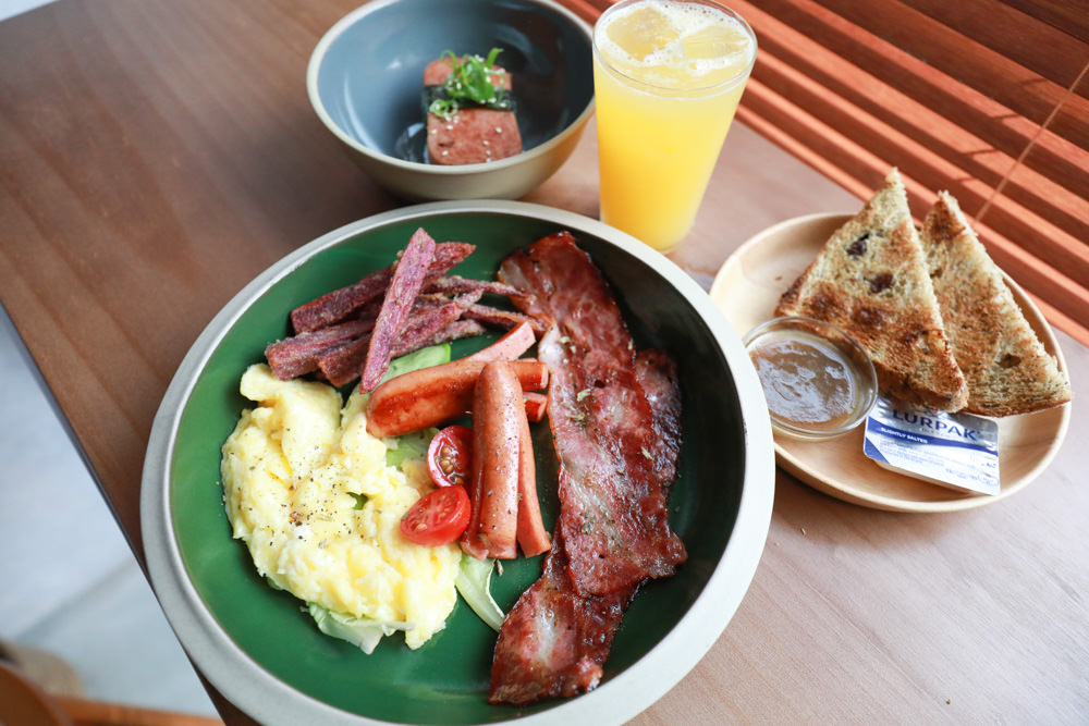 新北深坑美食｜南國深坑。寵物友善餐廳、深坑老街附近的老宅咖啡廳、早午餐、菲律賓炸豬五花肉飯