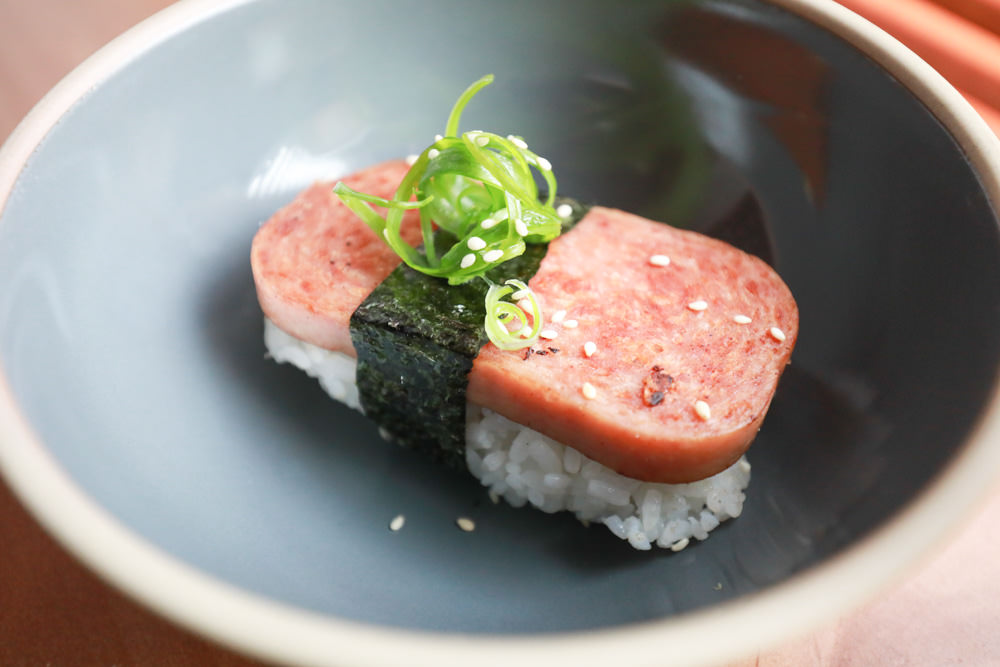 新北深坑美食｜南國深坑。寵物友善餐廳、深坑老街附近的老宅咖啡廳、早午餐、菲律賓炸豬五花肉飯