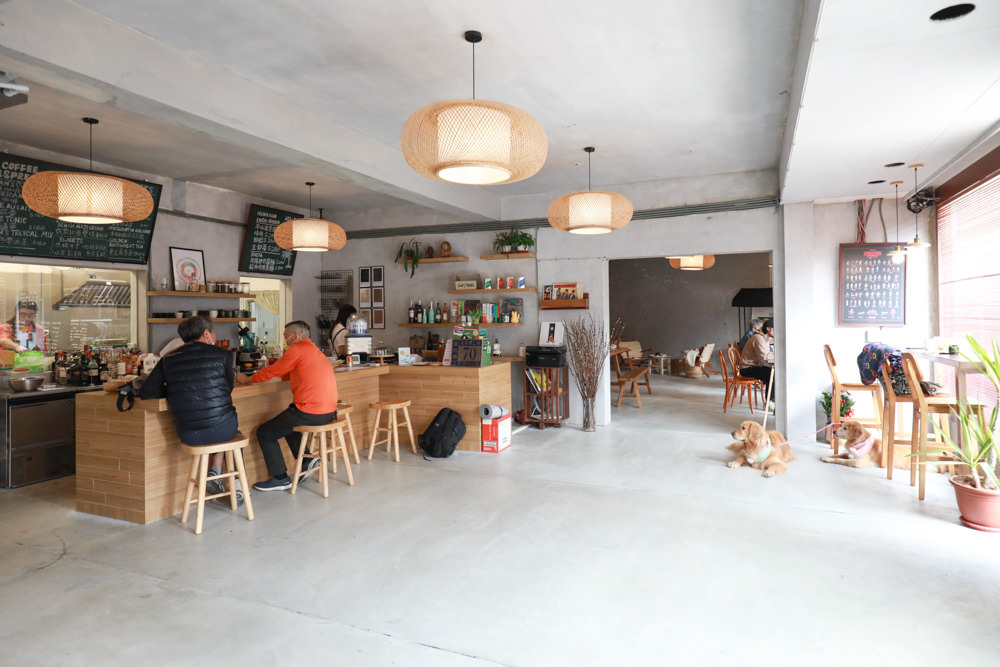 新北深坑美食｜南國深坑。寵物友善餐廳、深坑老街附近的老宅咖啡廳、早午餐、菲律賓炸豬五花肉飯