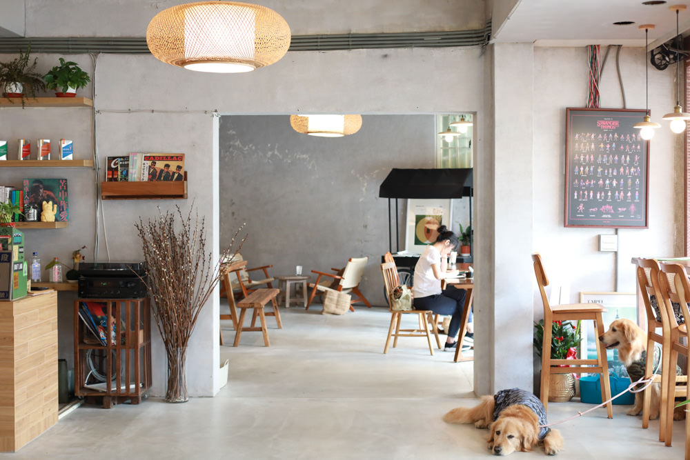 新北深坑美食｜南國深坑。寵物友善餐廳、深坑老街附近的老宅咖啡廳、早午餐、菲律賓炸豬五花肉飯