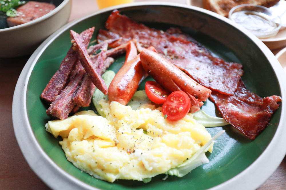 新北深坑美食｜南國深坑。寵物友善餐廳、深坑老街附近的老宅咖啡廳、早午餐、菲律賓炸豬五花肉飯