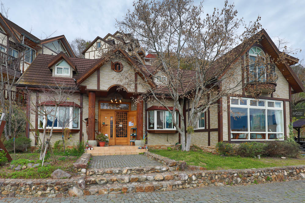 清境蒙塔妮手作甜點｜南投清境美食咖啡廳、清境寵物友善餐廳、超美的歐洲童話小屋、每日手作法式甜點