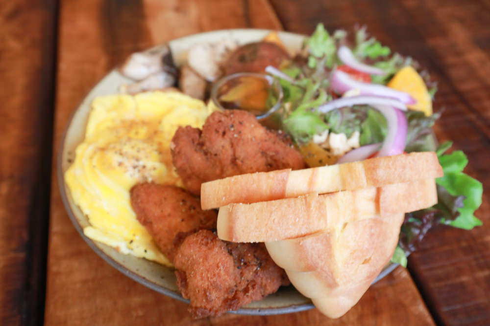 新北三峽美食｜Qm159 清琳咖啡。寵物友善餐廳、從廢墟老屋變身的網美咖啡廳、歐洲古董風格咖啡館