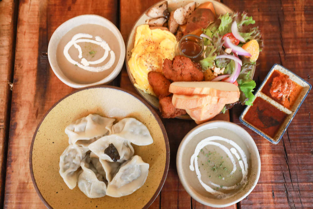 新北三峽美食｜Qm159 清琳咖啡。寵物友善餐廳、從廢墟老屋變身的網美咖啡廳、歐洲古董風格咖啡館