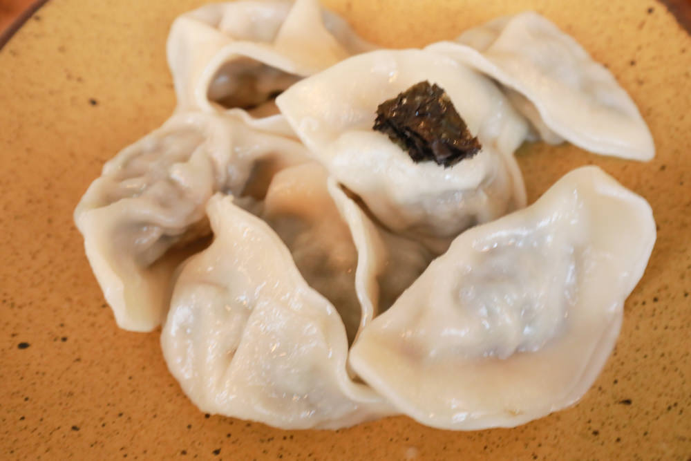 新北三峽美食｜Qm159 清琳咖啡。寵物友善餐廳、從廢墟老屋變身的網美咖啡廳、歐洲古董風格咖啡館