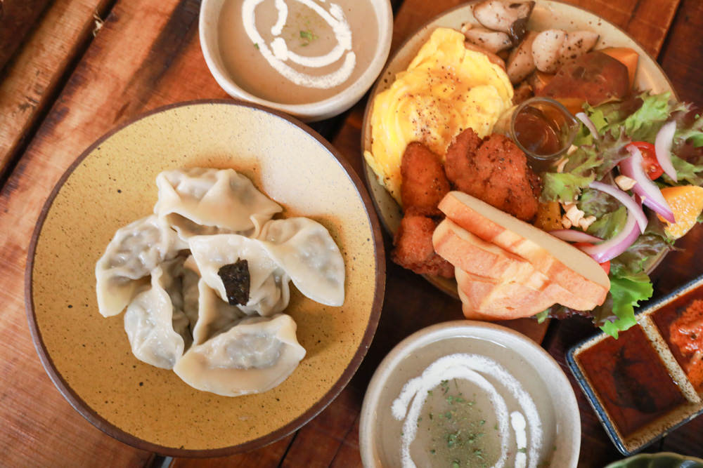 新北三峽美食｜Qm159 清琳咖啡。寵物友善餐廳、從廢墟老屋變身的網美咖啡廳、歐洲古董風格咖啡館