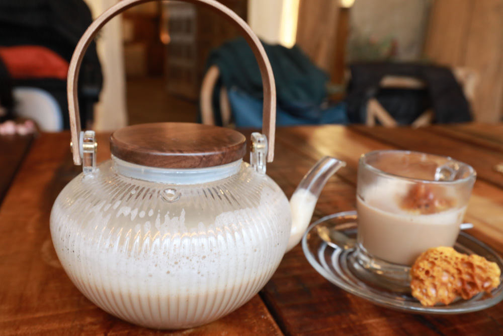 新北三峽美食｜Qm159 清琳咖啡。寵物友善餐廳、從廢墟老屋變身的網美咖啡廳、歐洲古董風格咖啡館