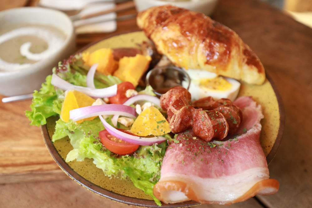 新北三峽美食｜Qm159 清琳咖啡。寵物友善餐廳、從廢墟老屋變身的網美咖啡廳、歐洲古董風格咖啡館