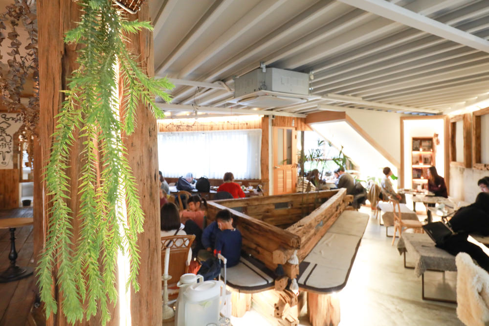 新北三峽美食｜Qm159 清琳咖啡。寵物友善餐廳、從廢墟老屋變身的網美咖啡廳、歐洲古董風格咖啡館