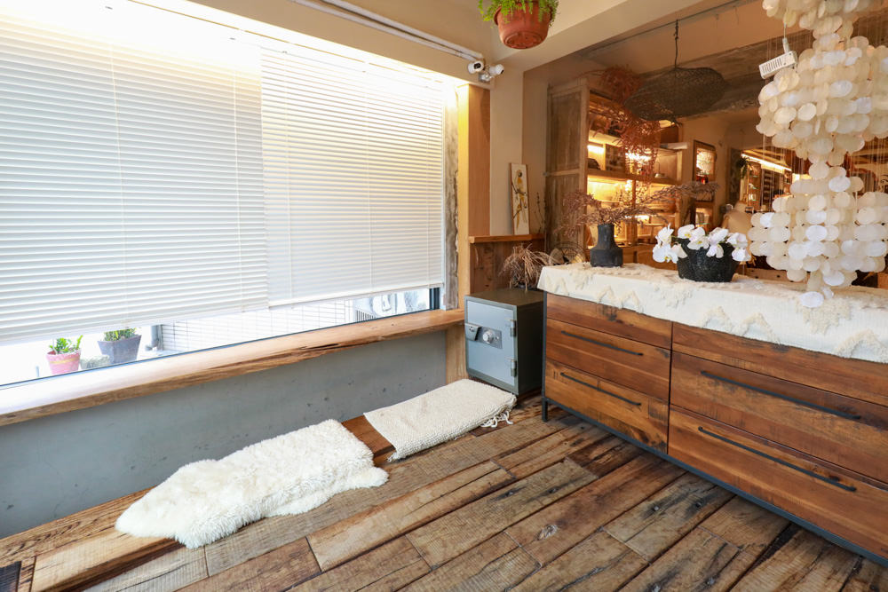 新北三峽美食｜Qm159 清琳咖啡。寵物友善餐廳、從廢墟老屋變身的網美咖啡廳、歐洲古董風格咖啡館