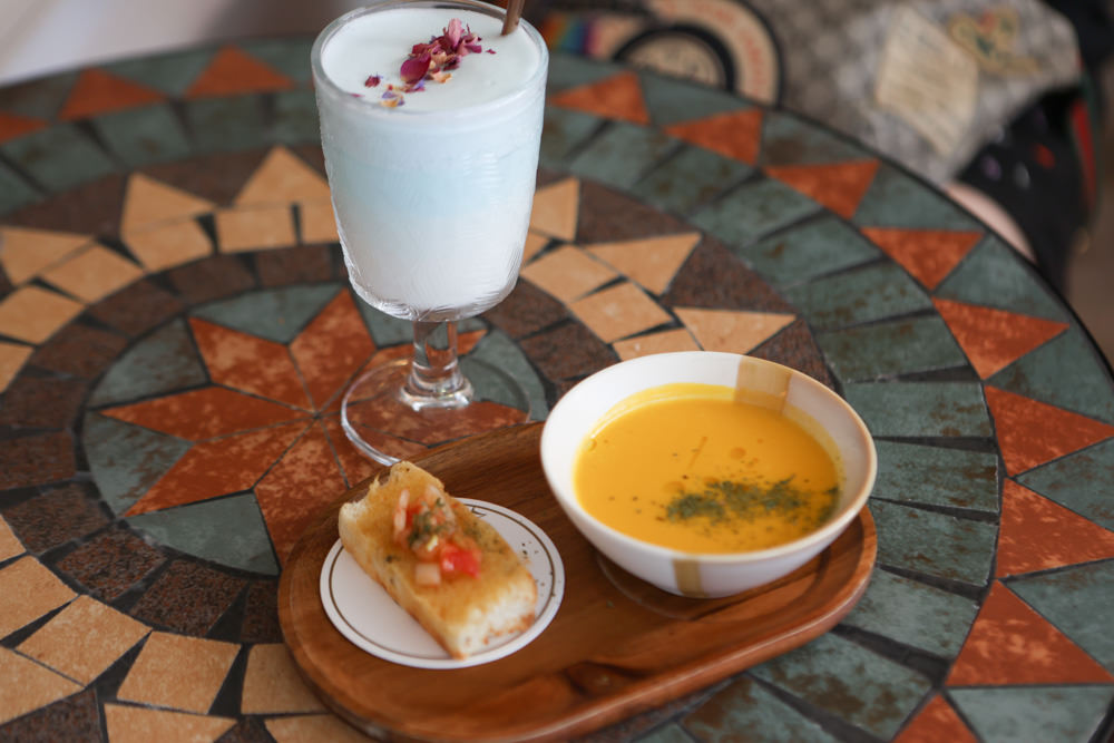宜蘭頭城|渲咖啡Shine Cafe。無敵海景咖啡廳、寵物友善餐廳、地中海希臘風情、遠眺龜山島 - 第12張圖 宜蘭頭城|渲咖啡Shine Cafe。無敵海景咖啡廳、寵物友善餐廳、地中海希臘風情、遠眺龜山島