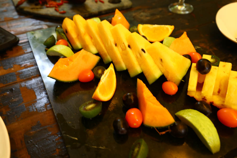 花蓮｜嘻餐町溪畔餐桌。浮誇峽谷下午茶、網美鞦韆吊床、漫步清澈溪流中溯溪、豐盛多元化的美味佳餚、還有窯烤披薩DIY