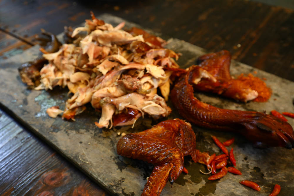 花蓮｜嘻餐町溪畔餐桌。浮誇峽谷下午茶、網美鞦韆吊床、漫步清澈溪流中溯溪、豐盛多元化的美味佳餚、還有窯烤披薩DIY