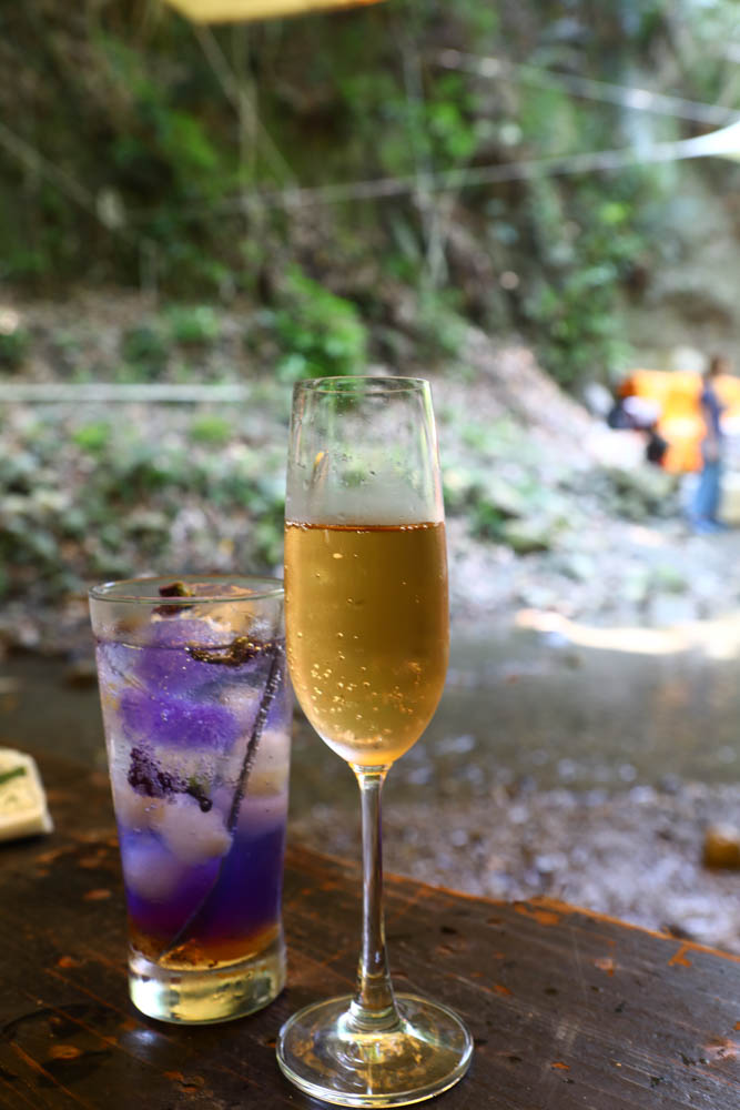 花蓮｜嘻餐町溪畔餐桌。浮誇峽谷下午茶、網美鞦韆吊床、漫步清澈溪流中溯溪、豐盛多元化的美味佳餚、還有窯烤披薩DIY