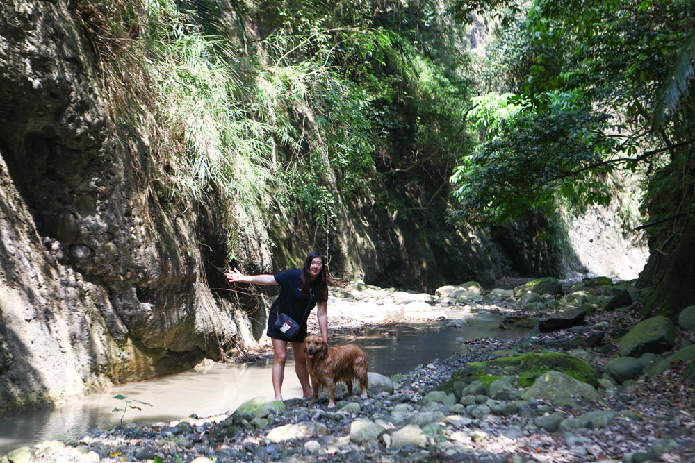 花蓮｜嘻餐町溪畔餐桌。浮誇峽谷下午茶、網美鞦韆吊床、漫步清澈溪流中溯溪、豐盛多元化的美味佳餚、還有窯烤披薩DIY