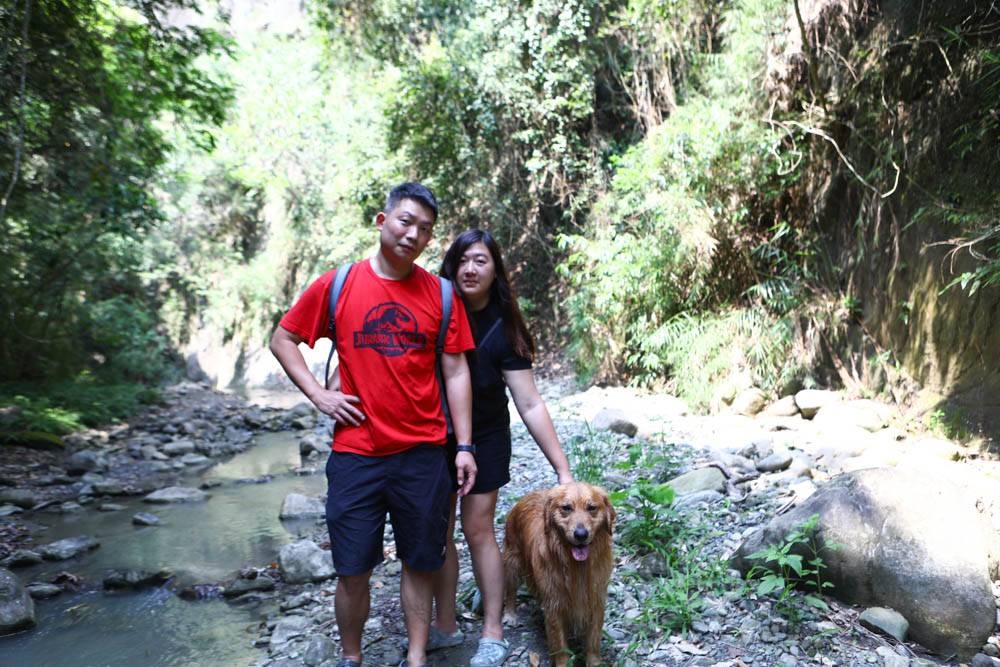 花蓮｜嘻餐町溪畔餐桌。浮誇峽谷下午茶、網美鞦韆吊床、漫步清澈溪流中溯溪、豐盛多元化的美味佳餚、還有窯烤披薩DIY