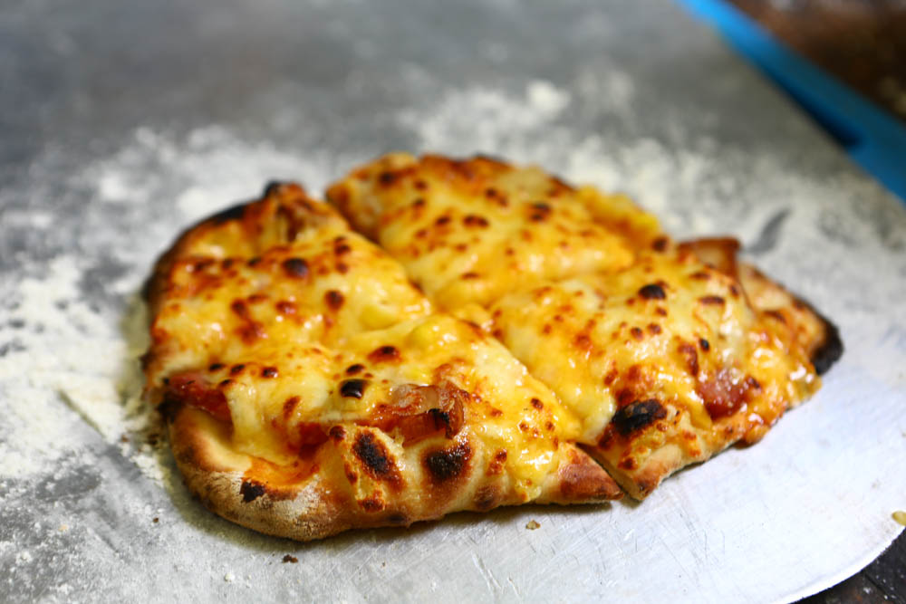 花蓮｜嘻餐町溪畔餐桌。浮誇峽谷下午茶、網美鞦韆吊床、漫步清澈溪流中溯溪、豐盛多元化的美味佳餚、還有窯烤披薩DIY